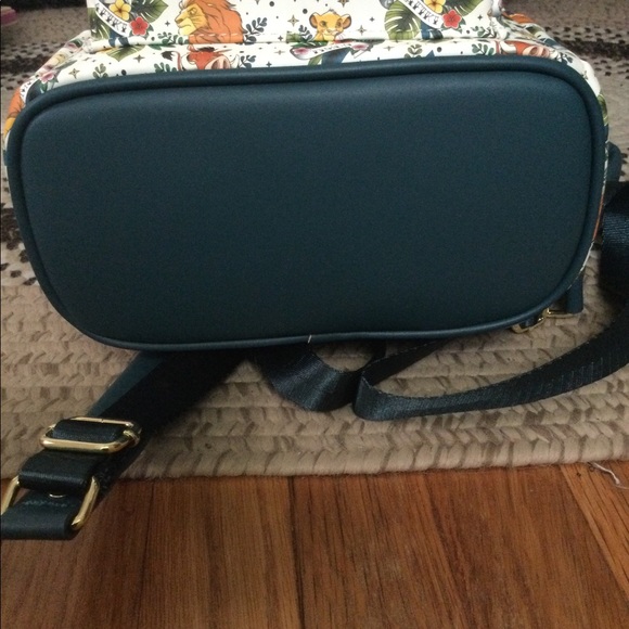 Loungefly Lion King back pack - Picture 11 of 11